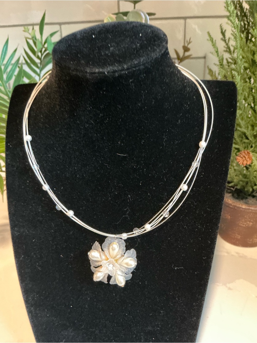 Floral Pearl Pendant Necklace - Elegant Women's Jewelry